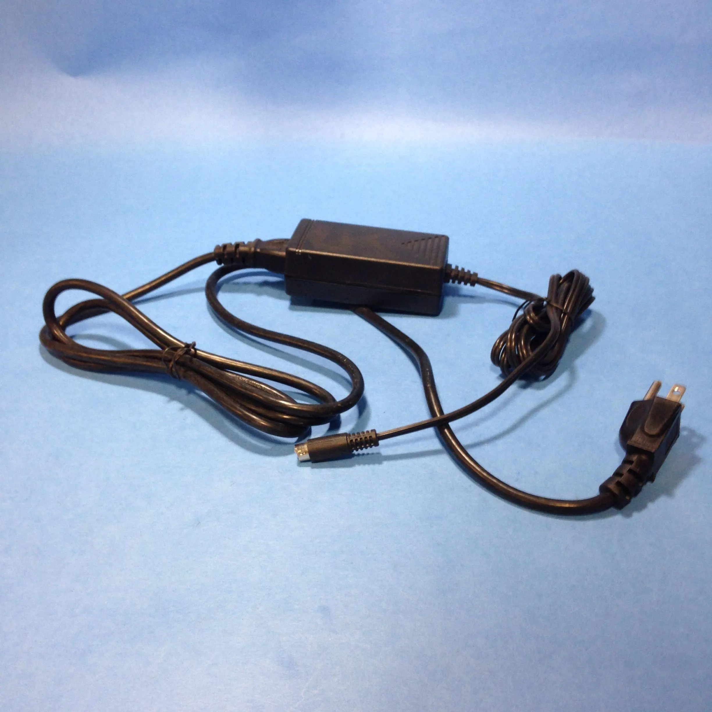 Dve DSA-20D-05 Switching Adapter